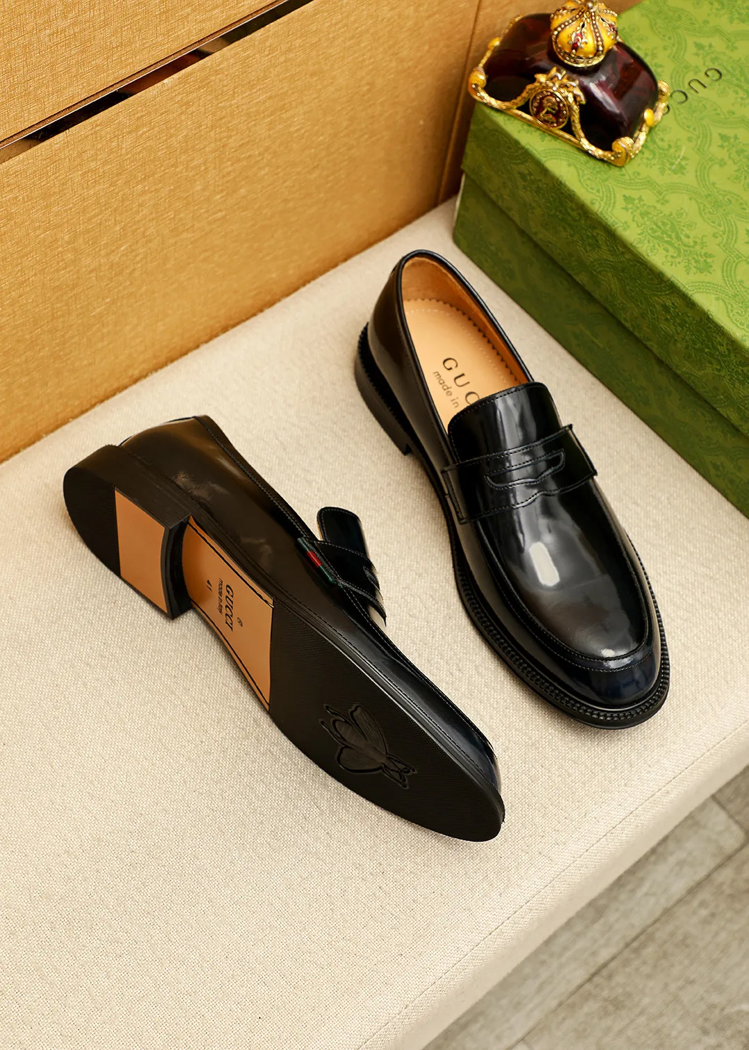 Men's shoes 💰520 💐 Product trademark: GUCCI "Gucci" casual leather shoes Regular size: 38-44 (45.46🉑️customized) Product materials: Selected imported first-layer open-edge beaded cowhide leather upper, imported water-dyed cowhide leather lining. Strong three-dimensional visual effect, original outsole Color: 4⃣️colors available